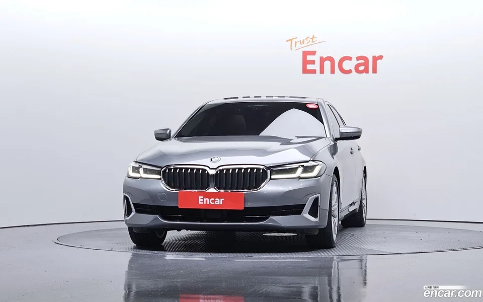 BMW 5 Series 530i xDrive 2023 — миниатюра 3