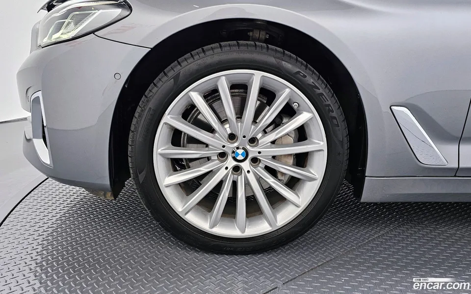 BMW 5 Series 530i xDrive 2023 — миниатюра 5