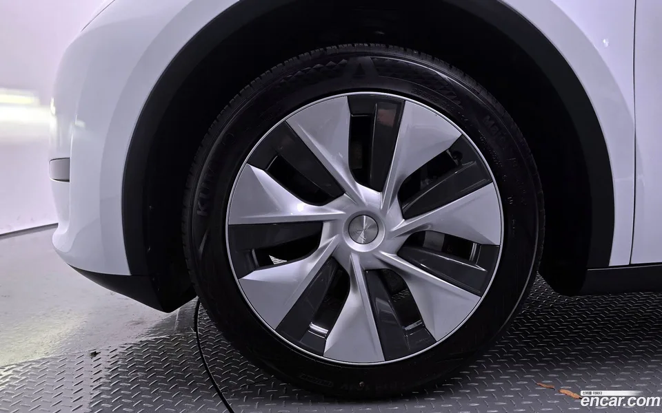 Tesla Model Y RWD 2023 — миниатюра 5