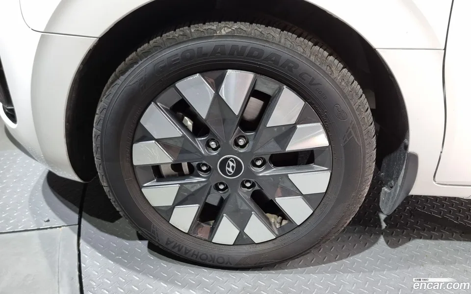 Hyundai Staria 4WD 7 2023 — миниатюра 5