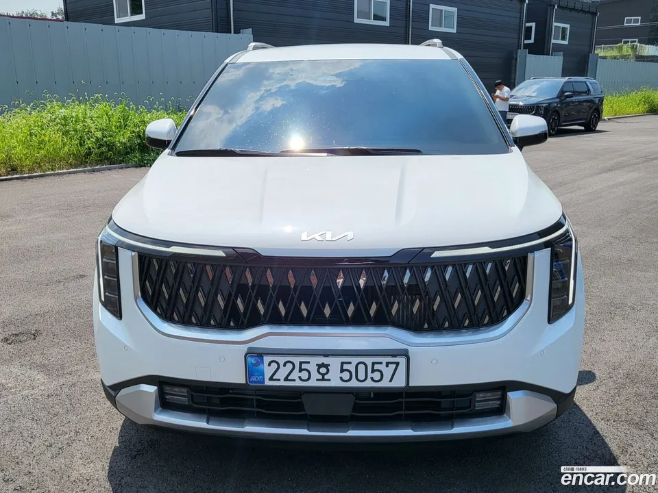 Kia Carnival HEV 9 2025 — фото 1, купить с доставкой в Москву