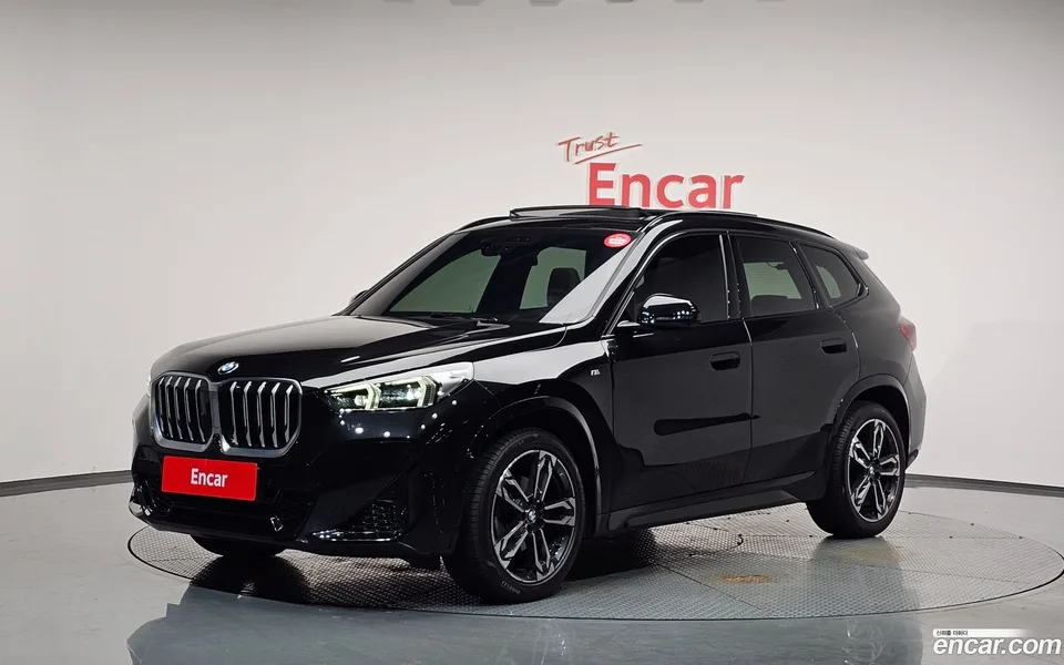 BMW X1 sDrive 20i M 2023 — фото 1, купить с доставкой в Москву