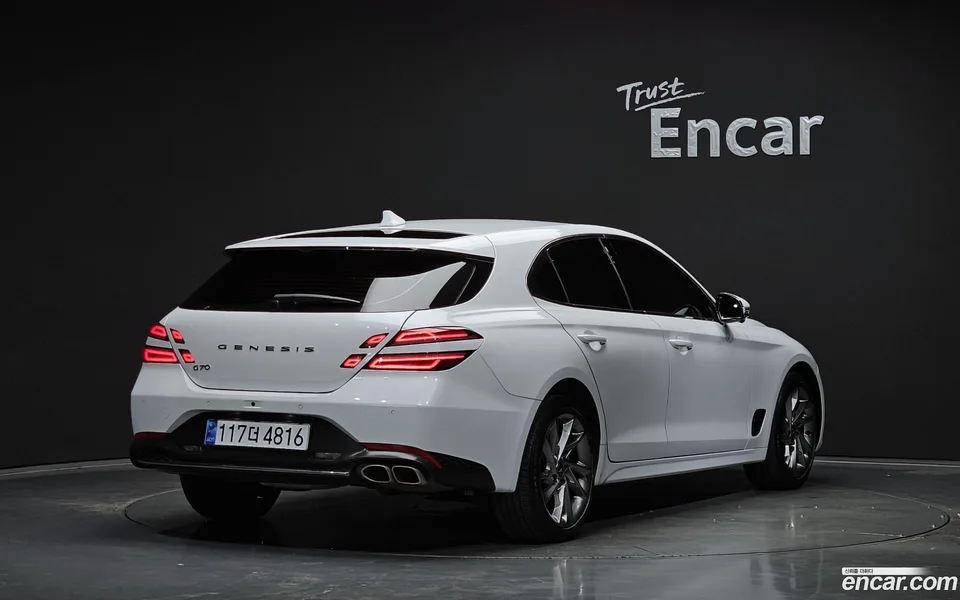 Genesis G70 Shooting Brake 2.0T 2WD 2022 — миниатюра 2