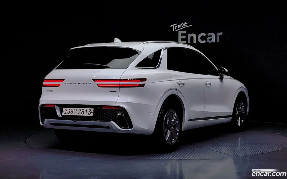 Genesis GV70 2.5T AWD 2023 — миниатюра 2