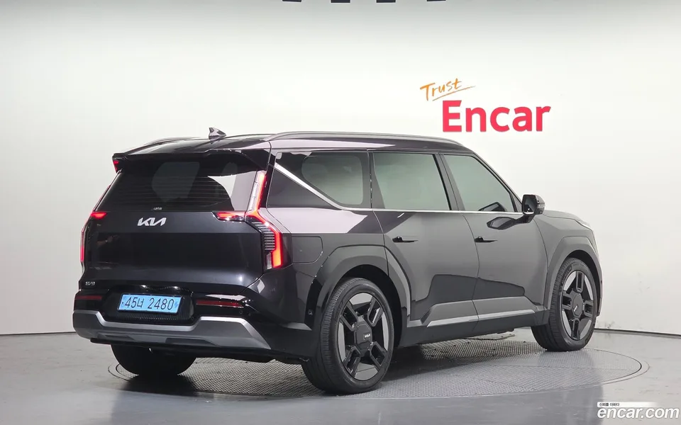 Kia EV9 4WD 2023 — миниатюра 2