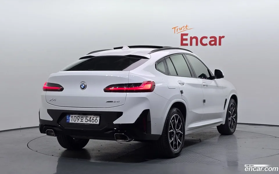 BMW X4 xDrive20i M 2023 — миниатюра 2