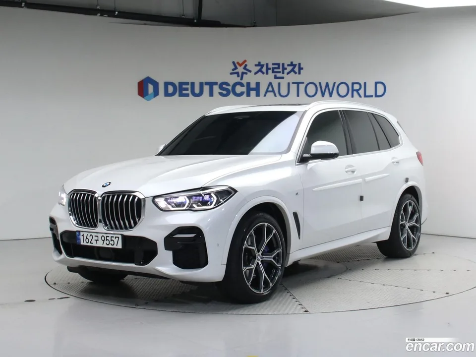 BMW X5 xDrive 30d M 2023 — фото 1, купить с доставкой в Москву