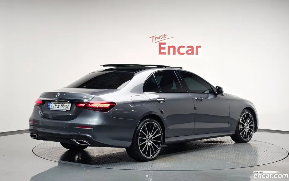 Mercedes-Benz E-Class E350 4MATIC AMG Line 2023 — миниатюра 2