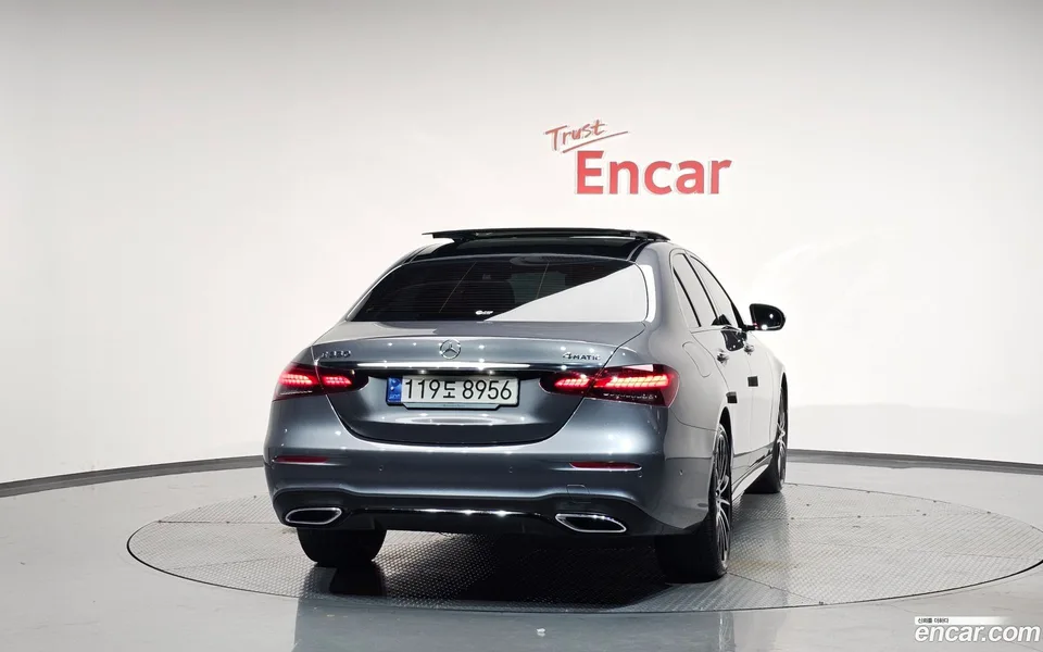 Mercedes-Benz E-Class E350 4MATIC AMG Line 2023 — миниатюра 4