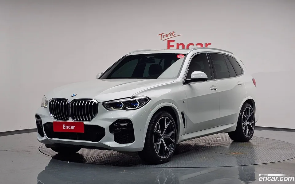 BMW X5 xDrive 30d M 2023 — фото 1, купить с доставкой в Москву