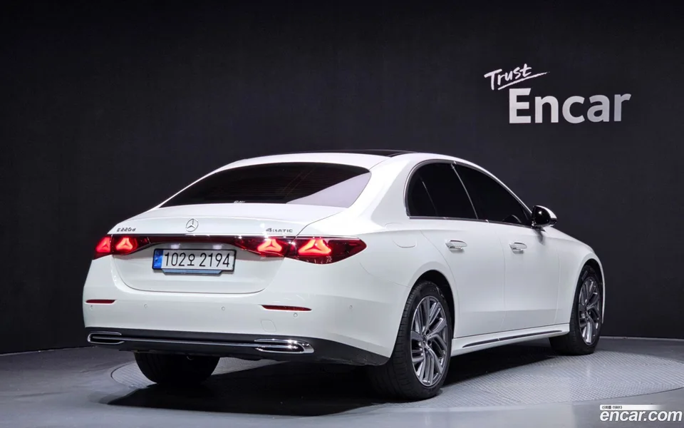 Mercedes-Benz E-Class E220d 4MATIC 2024 — миниатюра 2