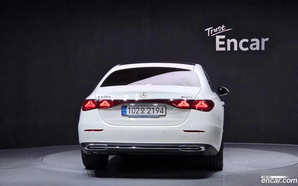 Mercedes-Benz E-Class E220d 4MATIC 2024 — миниатюра 4