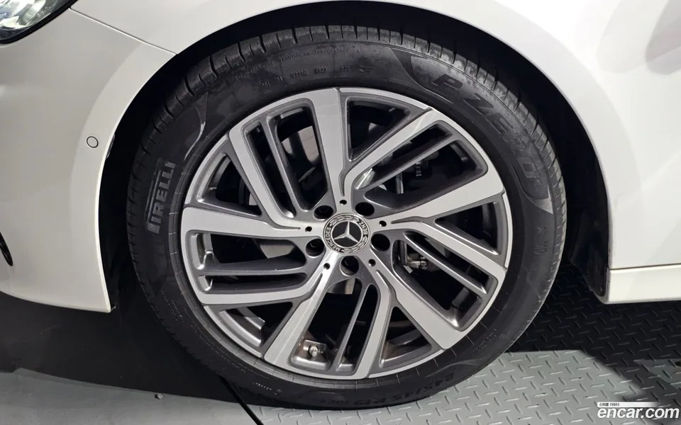 Mercedes-Benz E-Class E220d 4MATIC 2024 — миниатюра 5