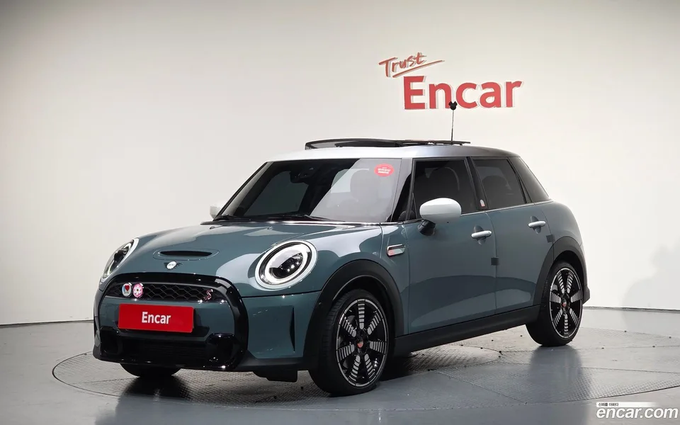MINI Cooper S 5 2023 — фото 1, купить с доставкой в Москву