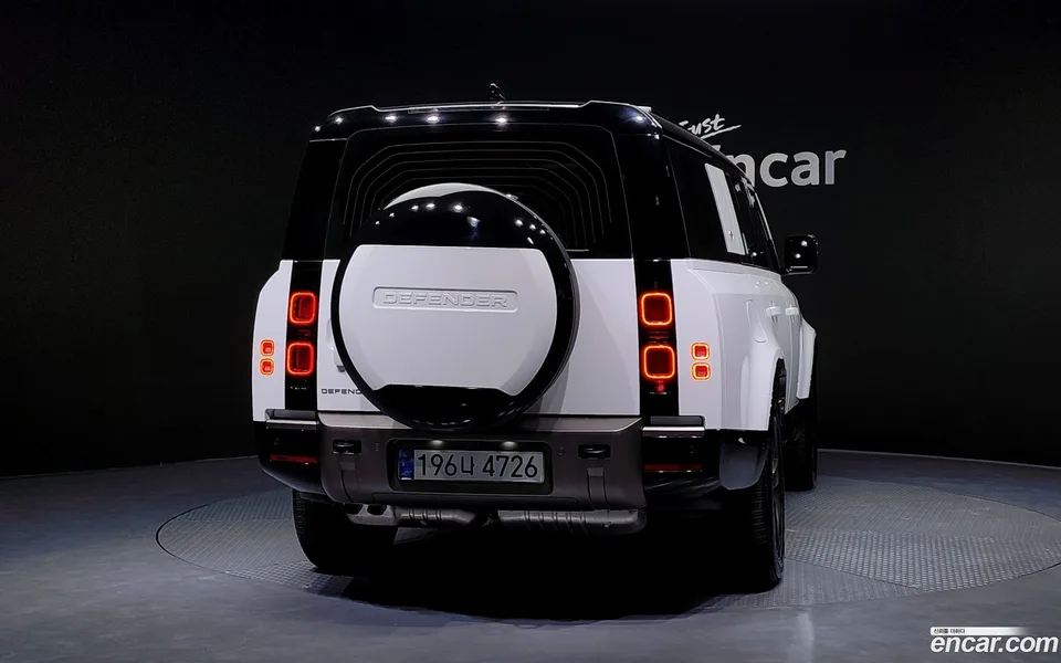 Land Rover Defender 130 D300 X- HSE 2024 — миниатюра 4