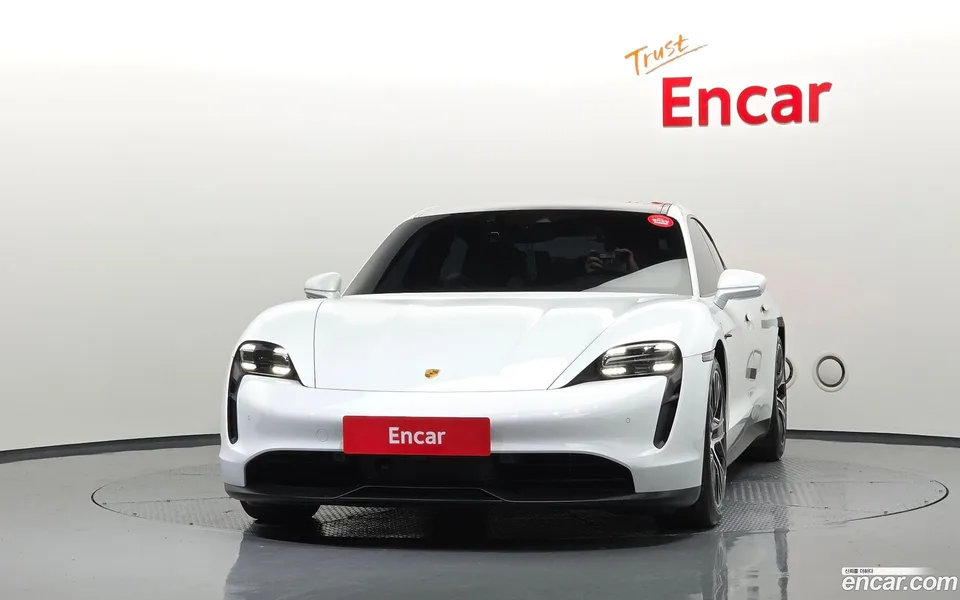 Porsche Taycan 2023 — миниатюра 3