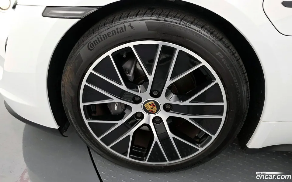 Porsche Taycan 2023 — миниатюра 5