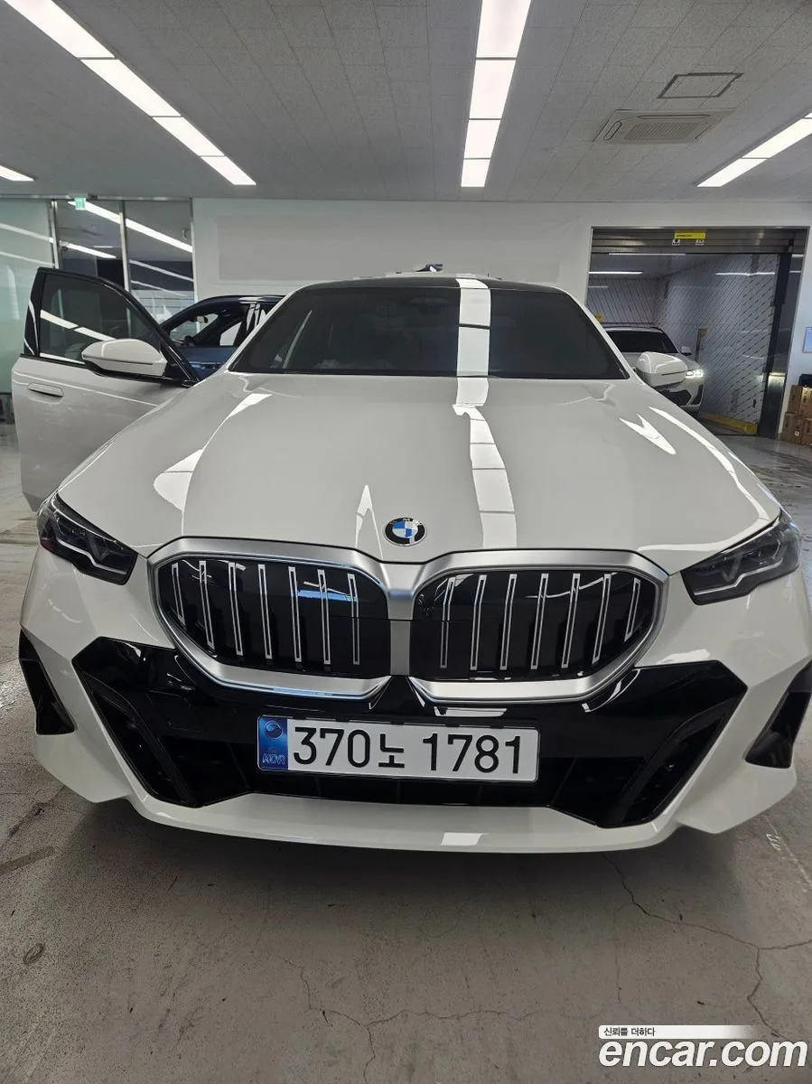 BMW 5 Series 530i xDrive M 2025 — миниатюра 2