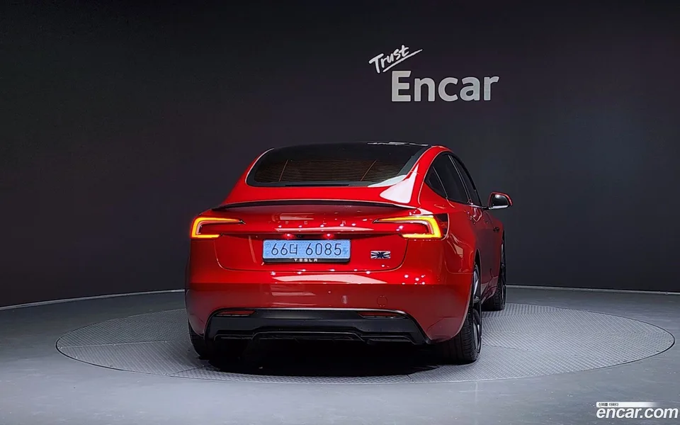 Tesla Model 3 AWD 2025 — миниатюра 4