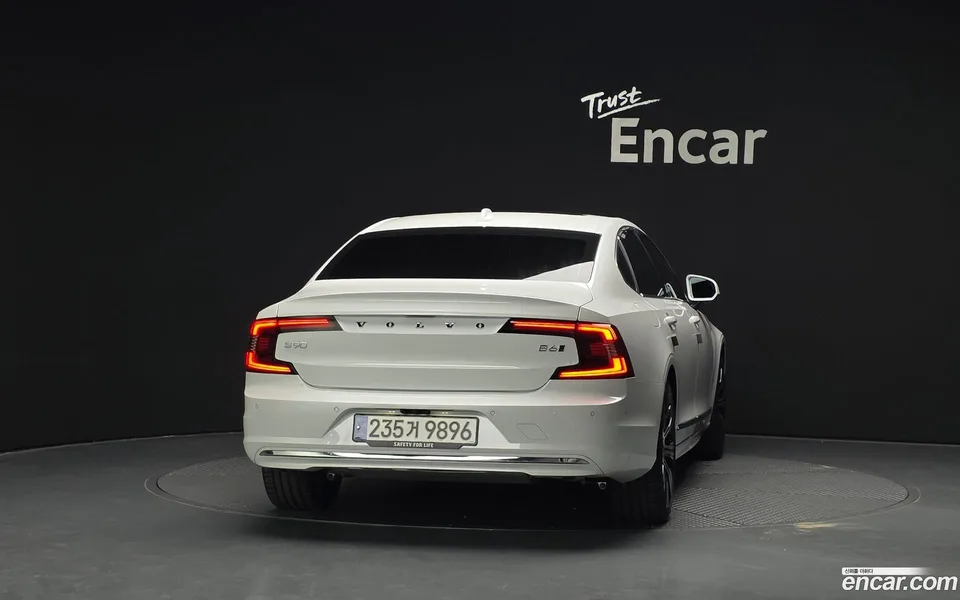 Volvo S90 B6 AWD 2024 — миниатюра 4