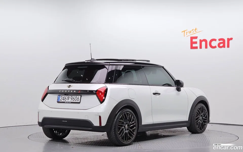 MINI Cooper S 2025 — миниатюра 2