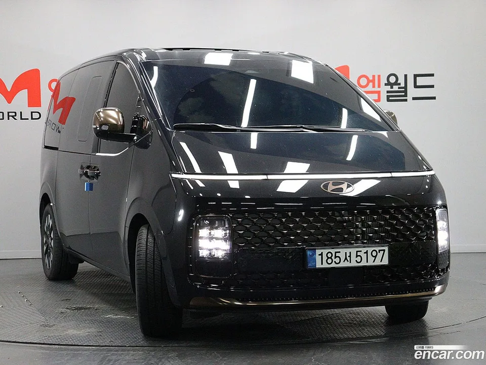 Hyundai Staria 4WD 7 2025 — миниатюра 2