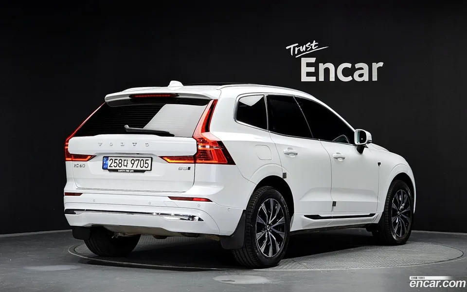 Volvo XC60 B5 2023 — миниатюра 2
