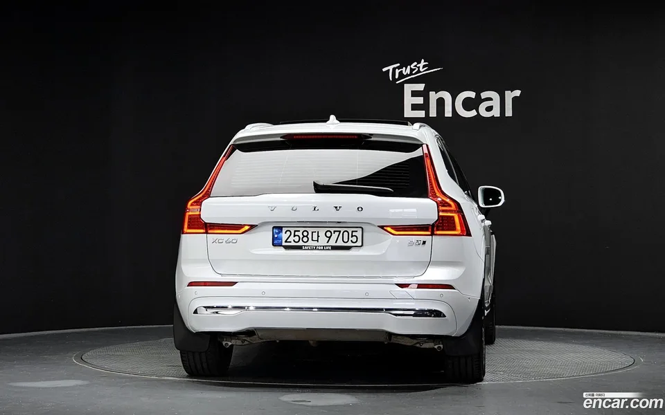 Volvo XC60 B5 2023 — миниатюра 4