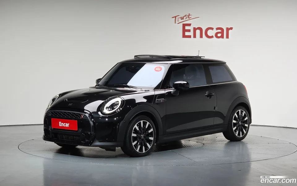 MINI Cooper S 2022 — фото 1, купить с доставкой в Москву