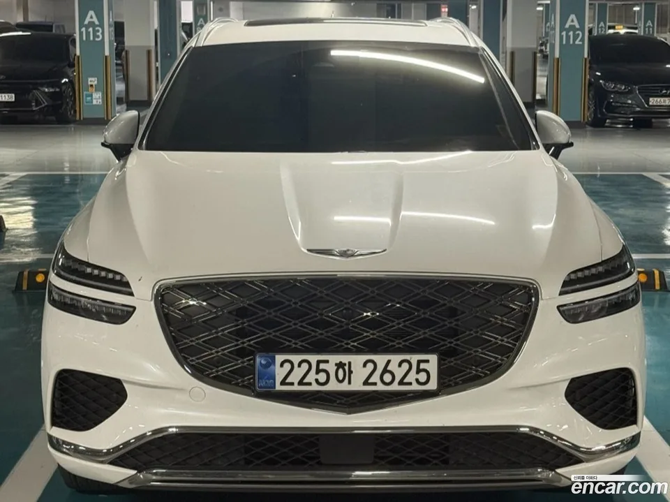 Genesis GV70 2.5T 2WD 2025 — фото 1, купить с доставкой в Москву
