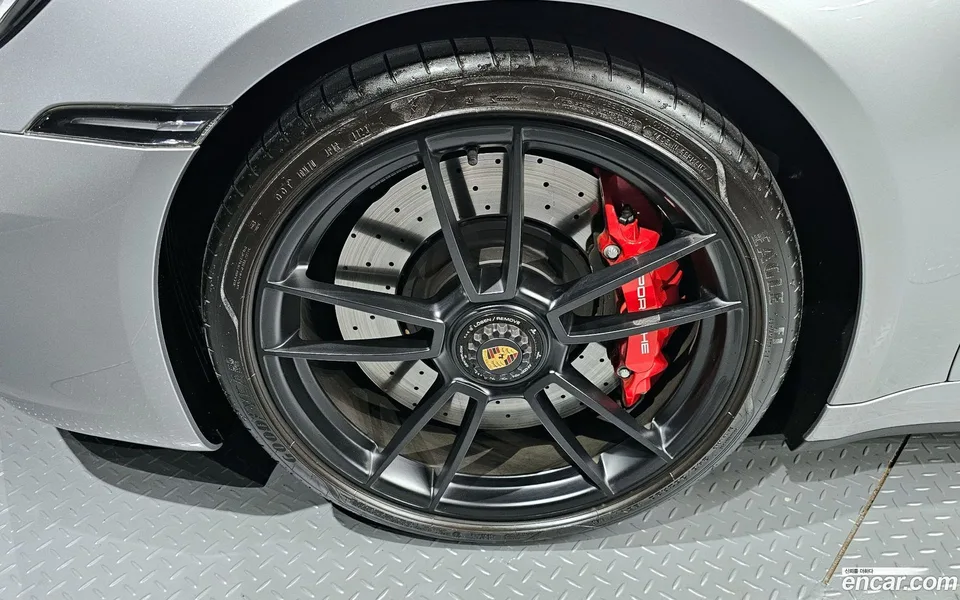 Porsche 911 (992) 4 GTS 2024 — миниатюра 5