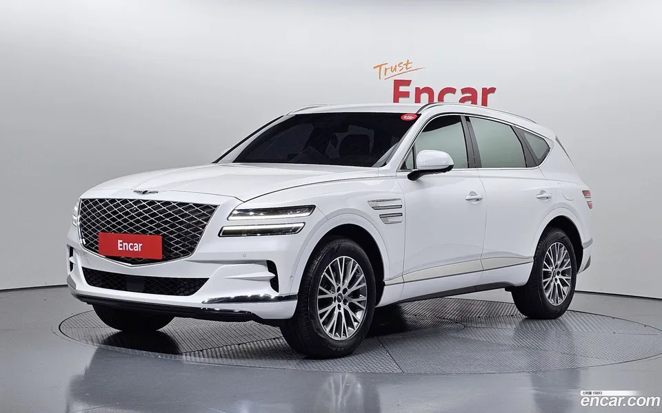 Genesis GV80 2.5T 2WD 2023 — фото 1, купить с доставкой в Москву