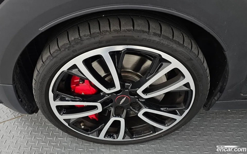 MINI Cooper S Clubman JCW 2023 — миниатюра 5