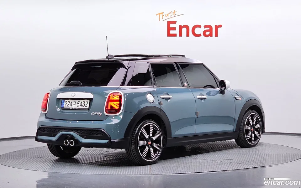 MINI Cooper S 5 2023 — миниатюра 2