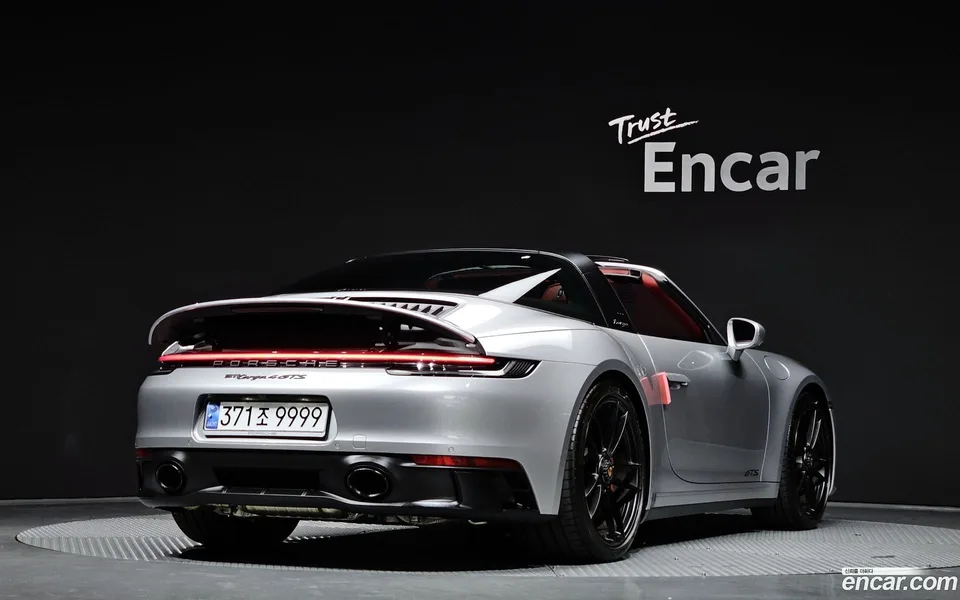 Porsche 911 (992) 4 GTS 2024 — миниатюра 2