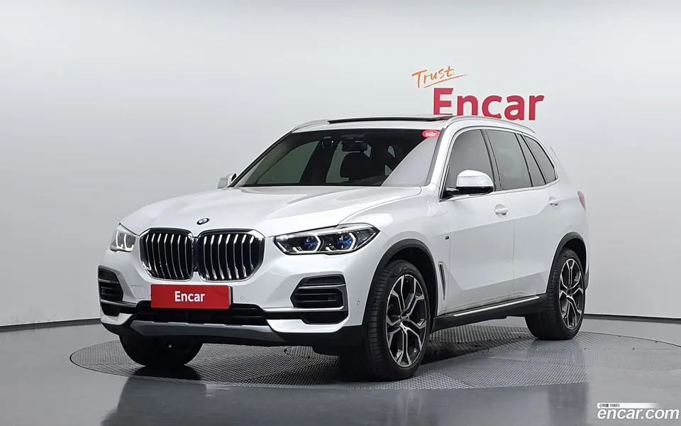 BMW X5 xDrive 40i xLine 2022 — фото 1, купить с доставкой в Москву