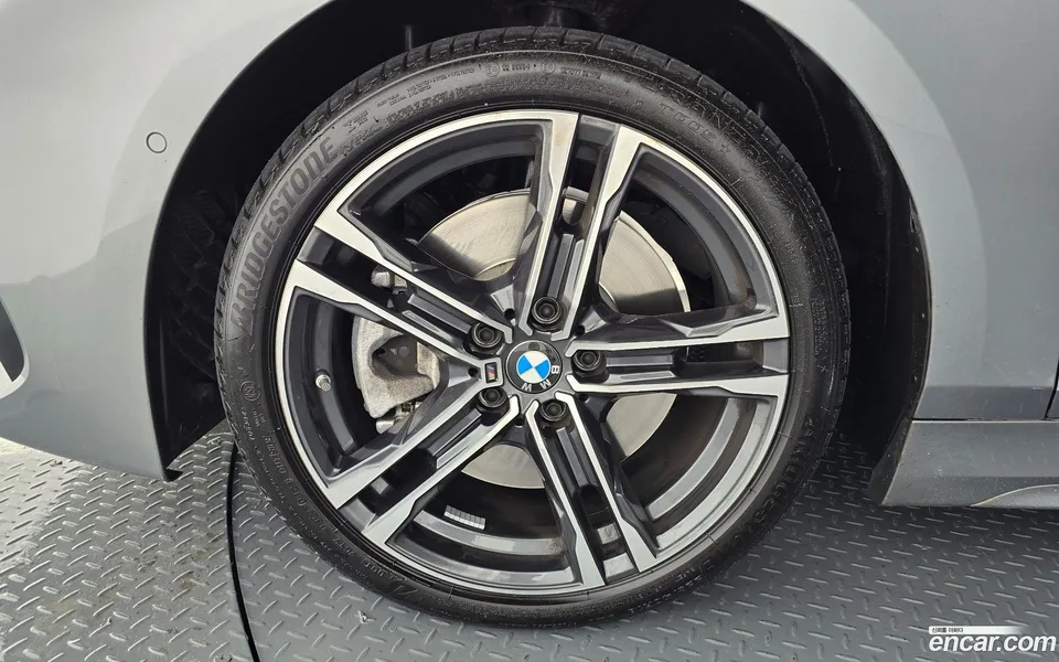 BMW 1 Series 120i M 2023 — миниатюра 5