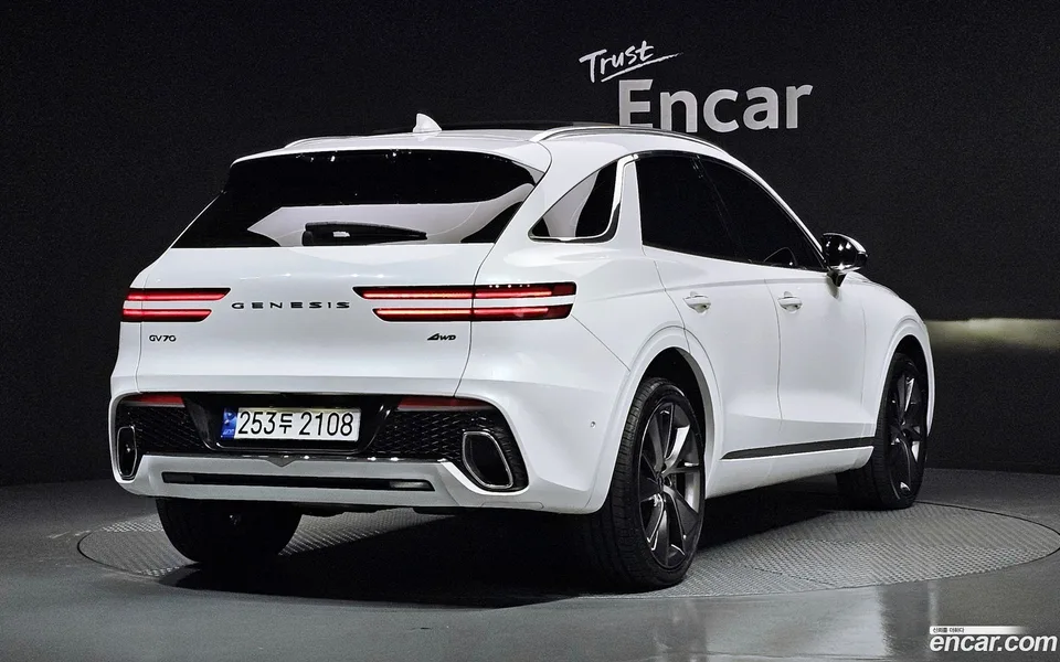 Genesis GV70 2.5T AWD 2023 — миниатюра 2