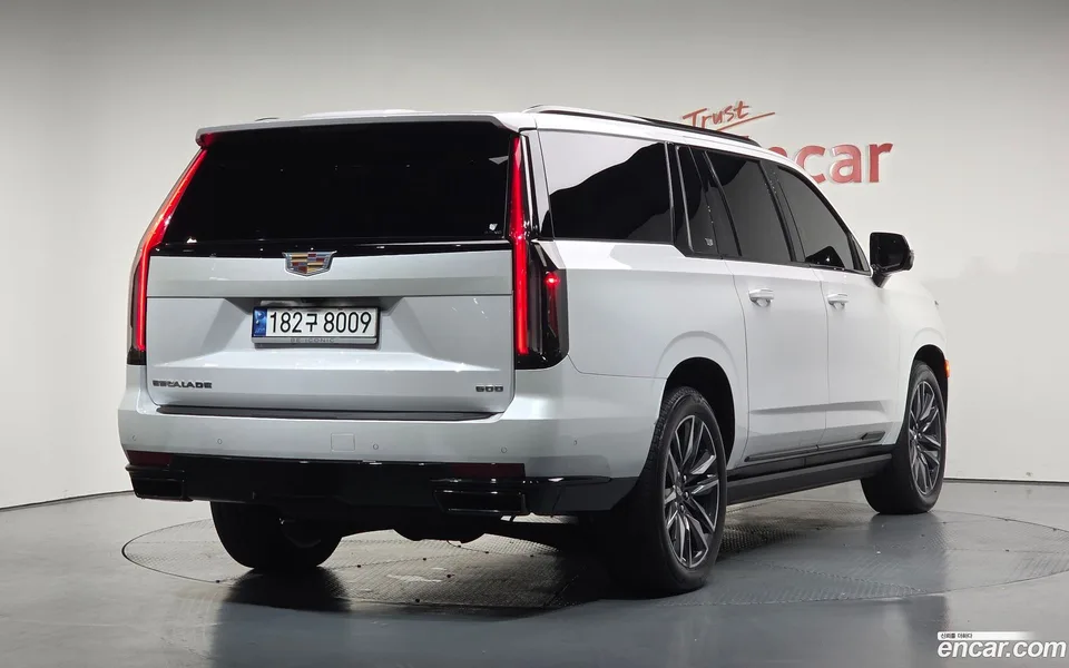 Cadillac Escalade 6.2 ESV 2023 — миниатюра 2