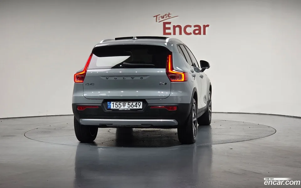 Volvo XC40 B4 2024 — миниатюра 4
