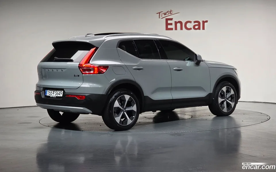 Volvo XC40 B4 2024 — миниатюра 2