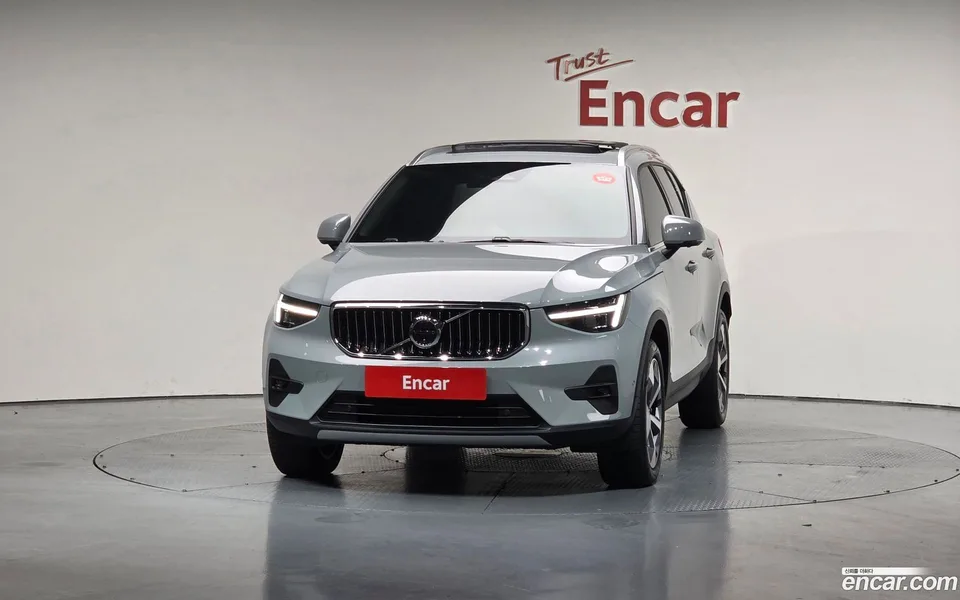 Volvo XC40 B4 2024 — миниатюра 3