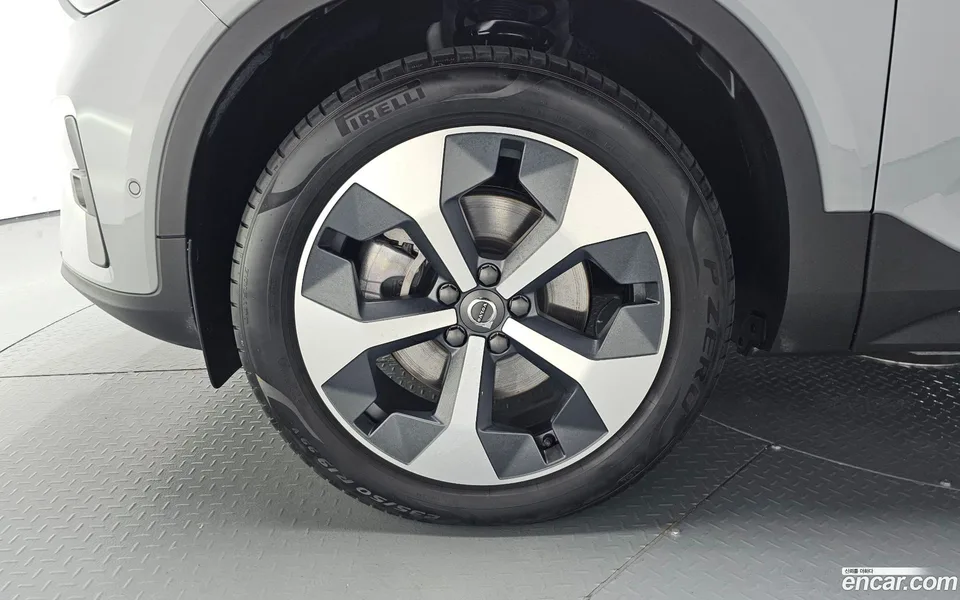 Volvo XC40 B4 2024 — миниатюра 5