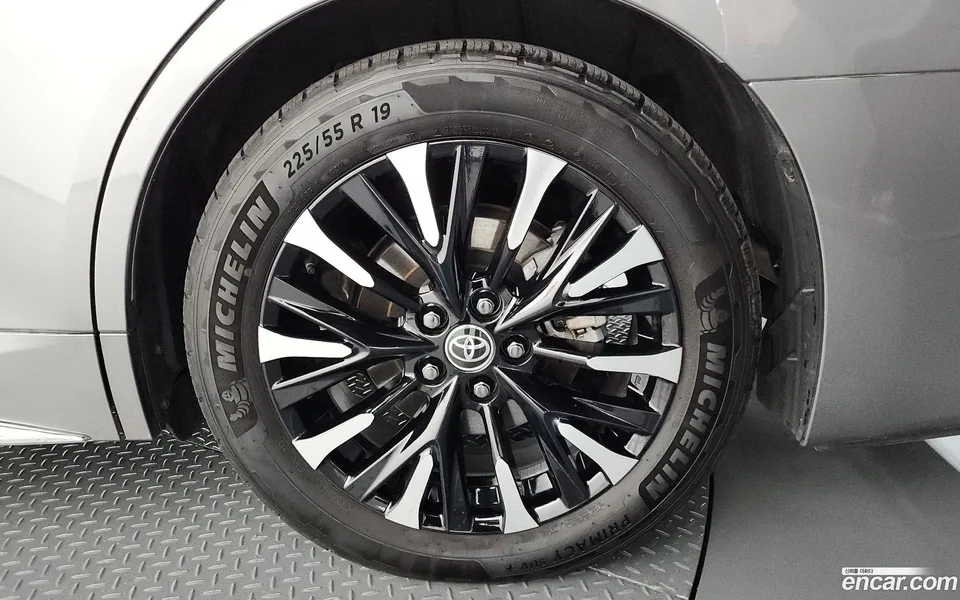 Toyota Alphard 2.5 HEV AWD 2024 — миниатюра 5