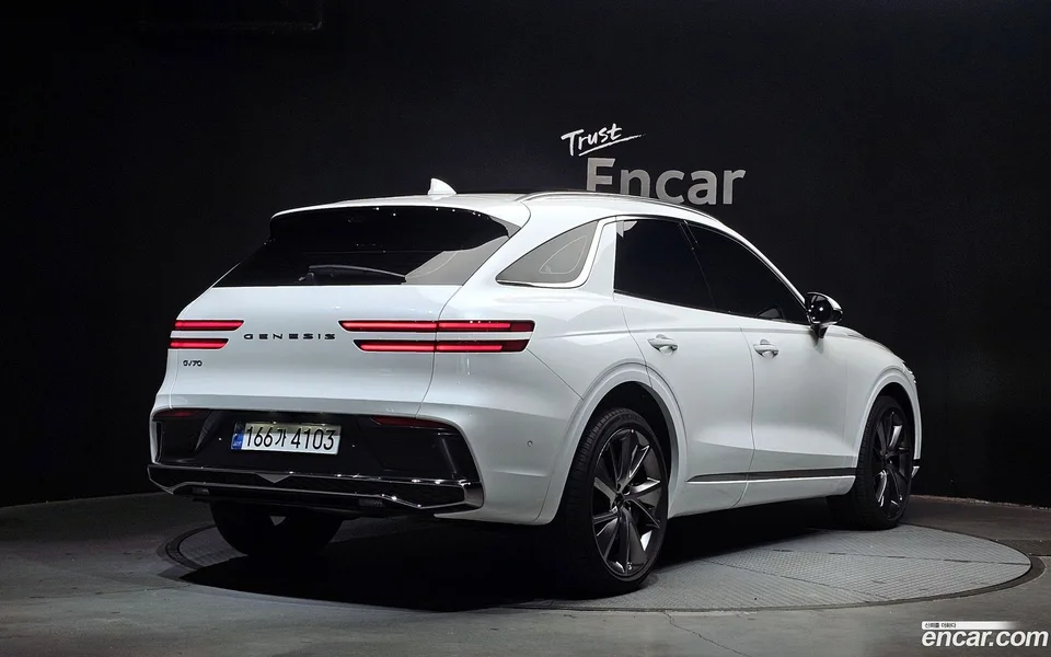 Genesis GV70 2.5T 2WD 2024 — миниатюра 2