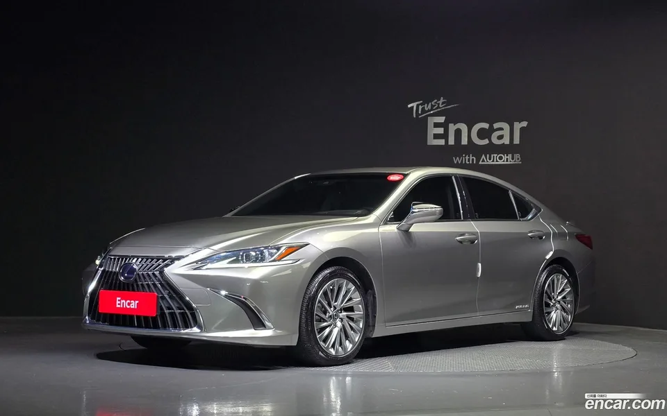 Lexus ES 300h 2022 — фото 1, купить с доставкой в Москву