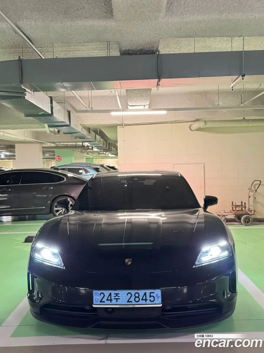 Porsche Taycan 2025 — фото 1, купить с доставкой в Москву