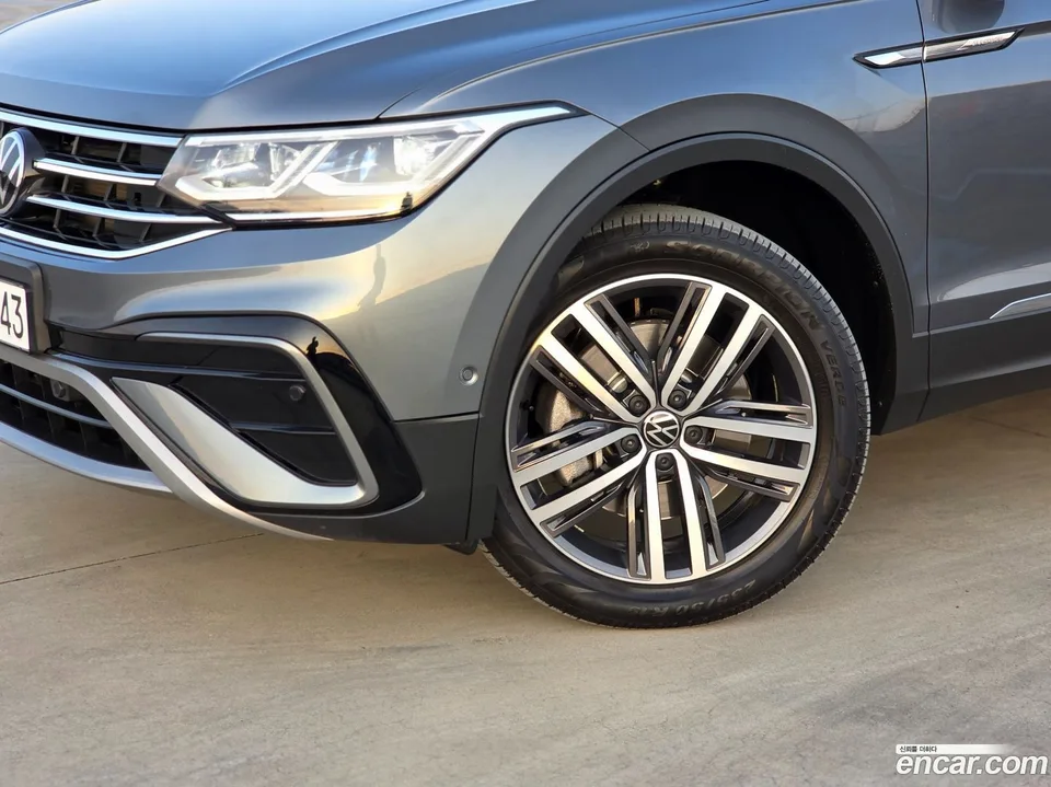 Volkswagen Tiguan Allspace 2.0 TSI 2023 — миниатюра 4