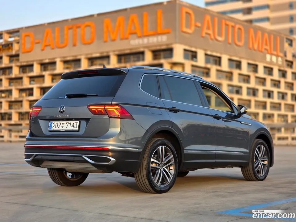 Volkswagen Tiguan Allspace 2.0 TSI 2023 — миниатюра 5