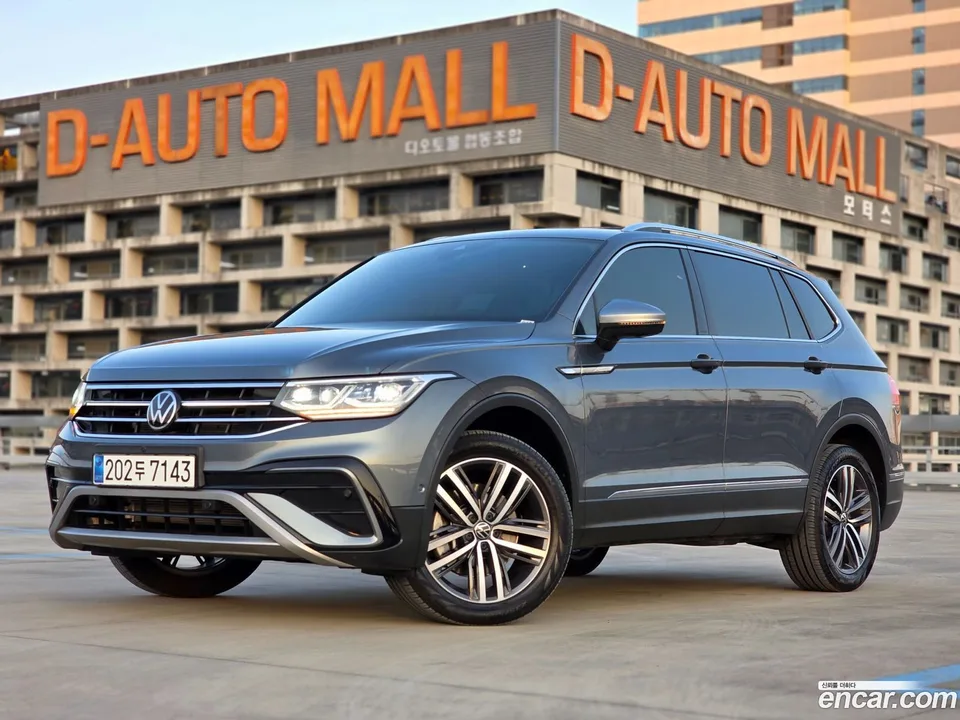 Volkswagen Tiguan Allspace 2.0 TSI 2023 — фото 1, купить с доставкой в Москву